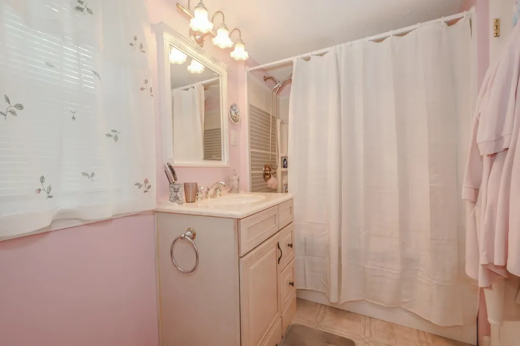7 Marilyn Drive Concord NH 03303