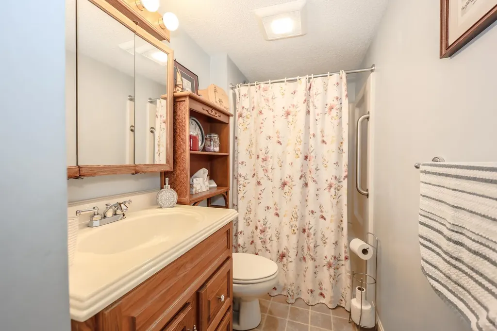 7 Marilyn Drive Concord NH 03303