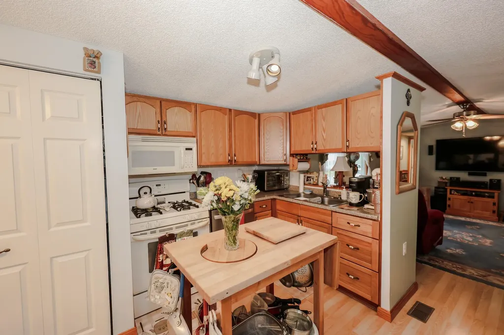7 Marilyn Drive Concord NH 03303