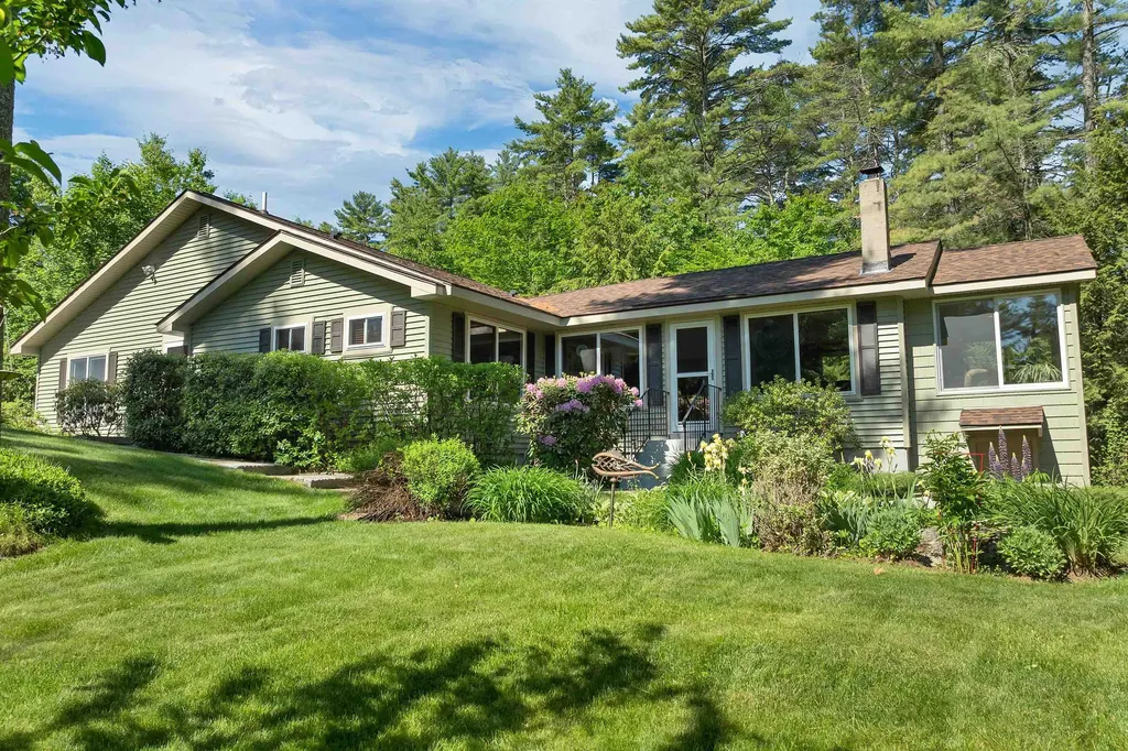 8 Edwards Way Wolfeboro NH 03894