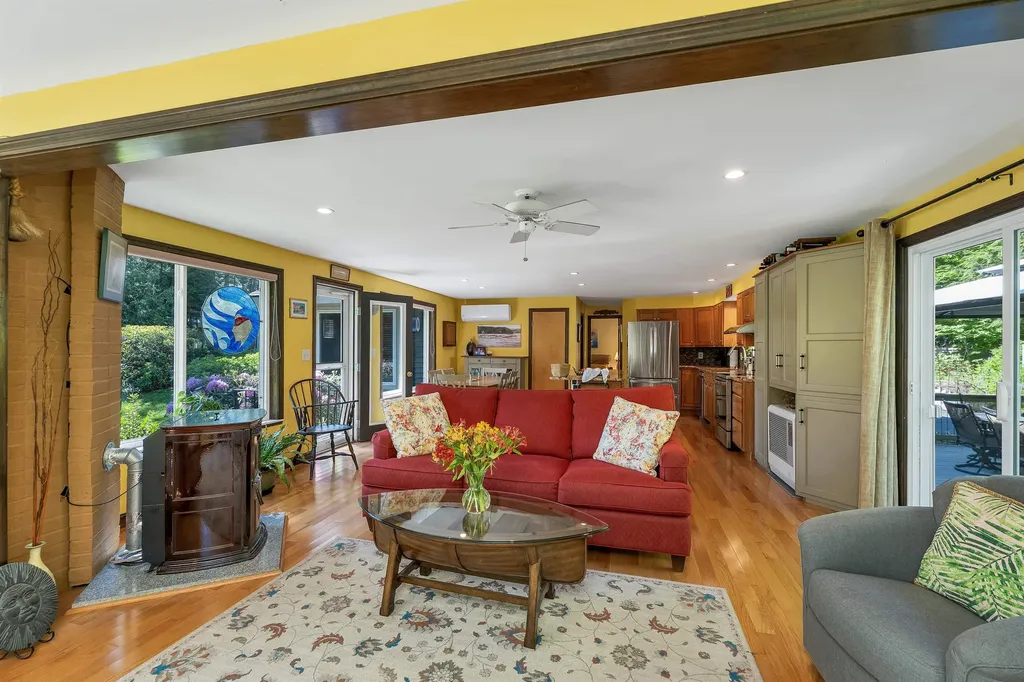 8 Edwards Way Wolfeboro NH 03894
