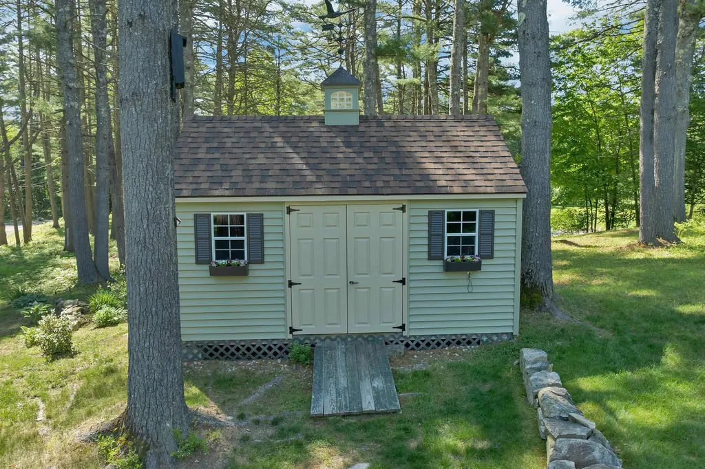 8 Edwards Way Wolfeboro NH 03894