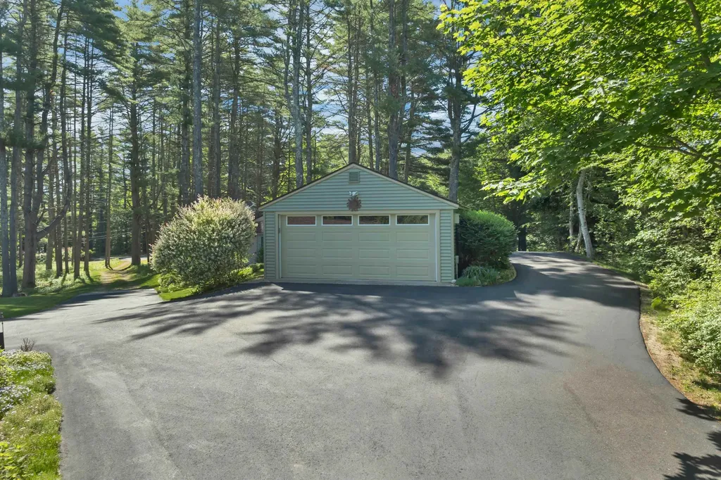 8 Edwards Way Wolfeboro NH 03894