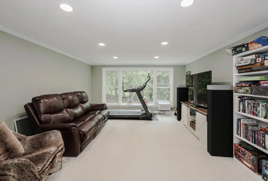 1 Woodridge Road Durham NH 03824