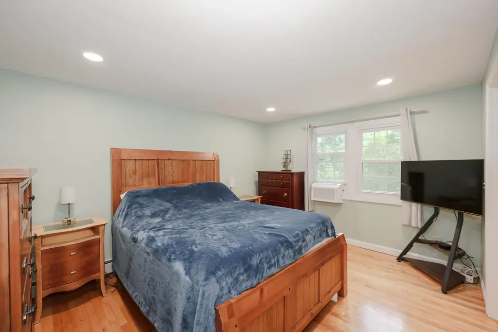 1 Woodridge Road Durham NH 03824