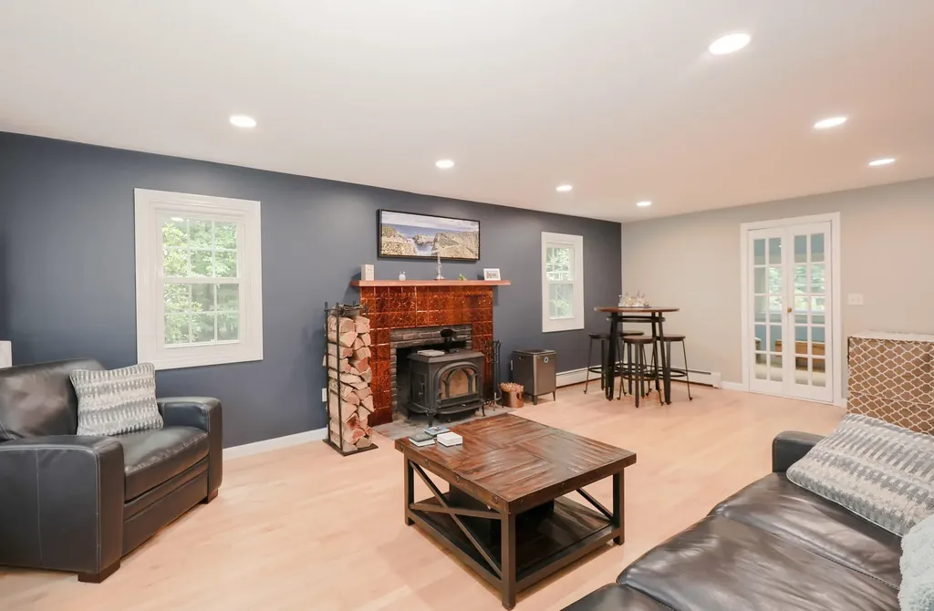 1 Woodridge Road Durham NH 03824