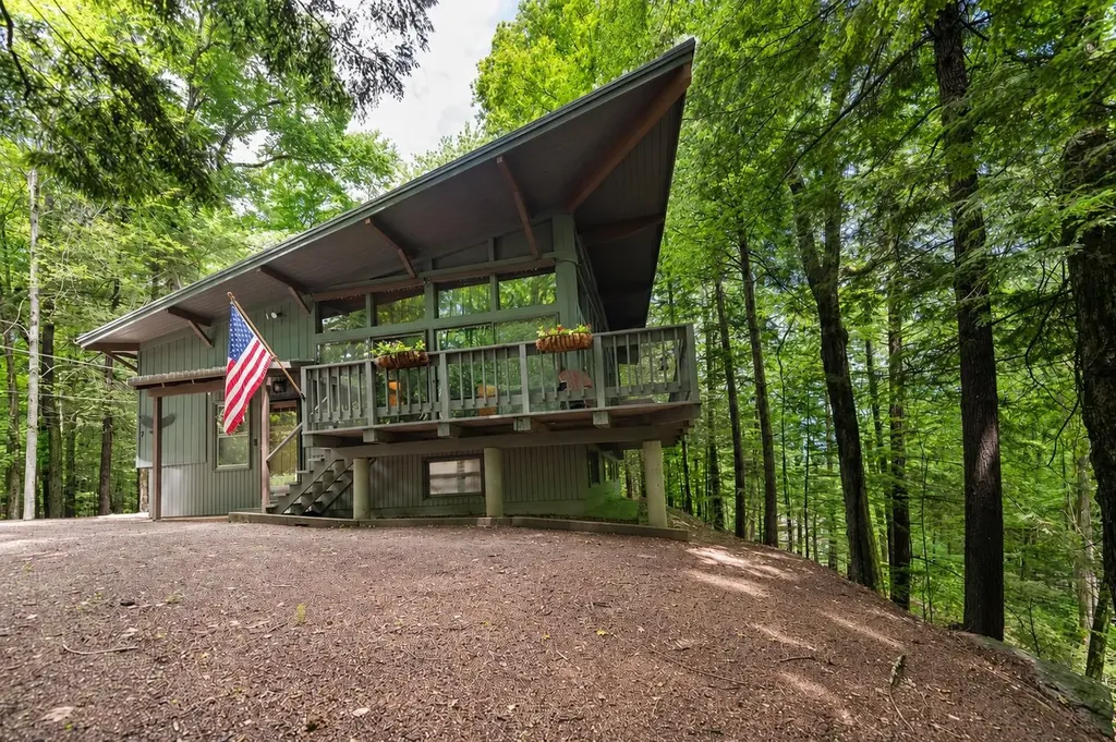 7 Sam Hall Drive Plymouth NH 03264