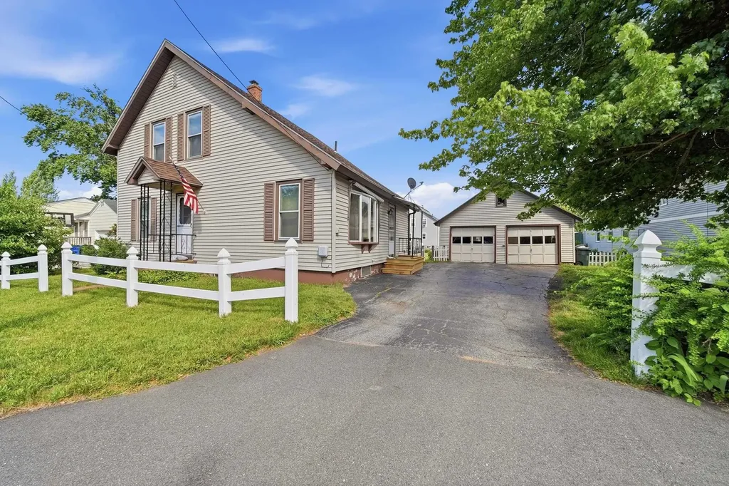 11 Pershing Street Manchester NH 03102