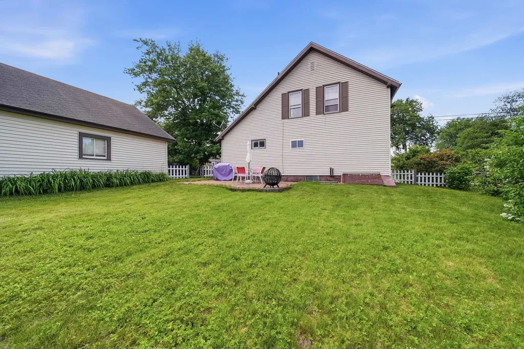 11 Pershing Street Manchester NH 03102