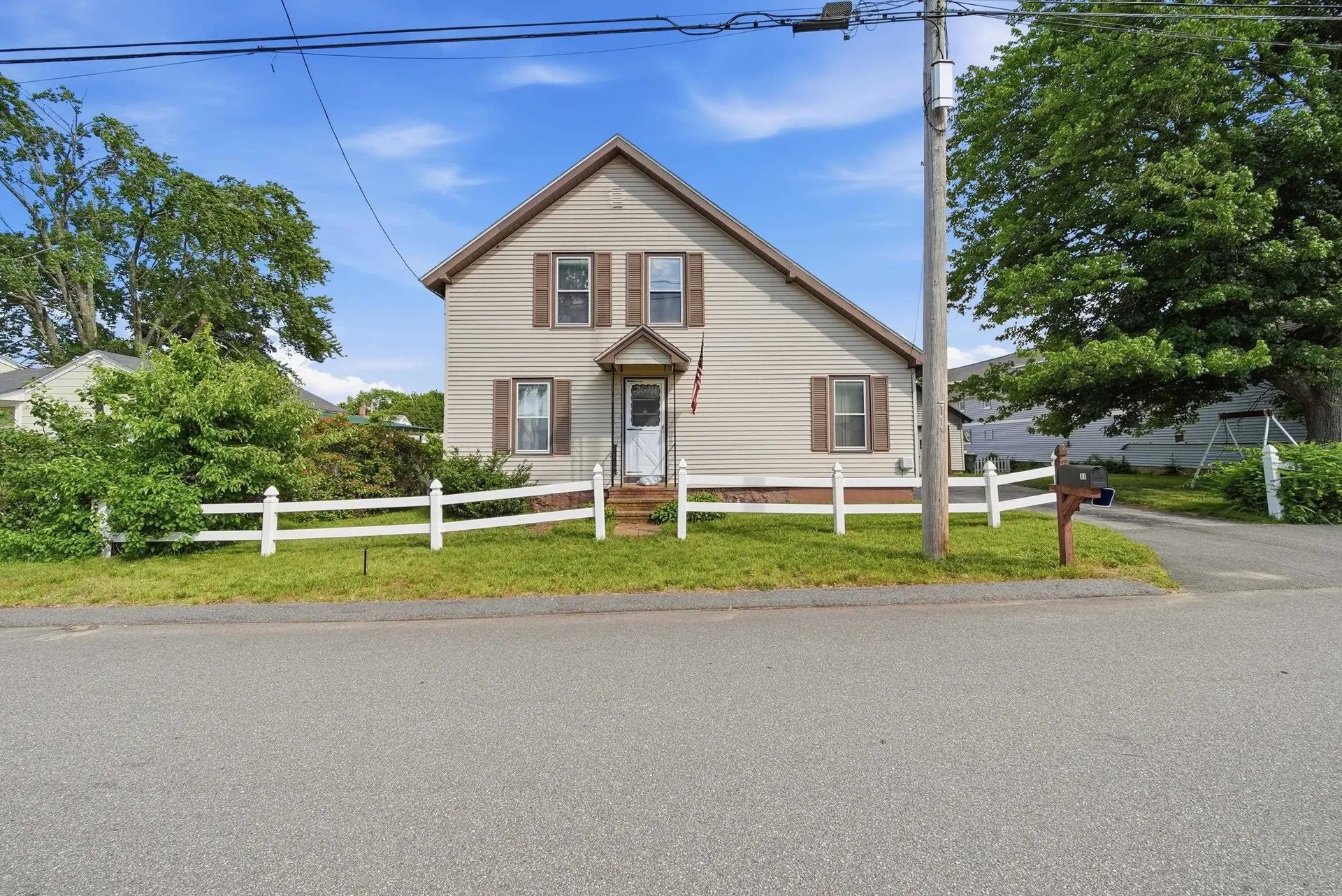 11 Pershing Street Manchester NH 03102