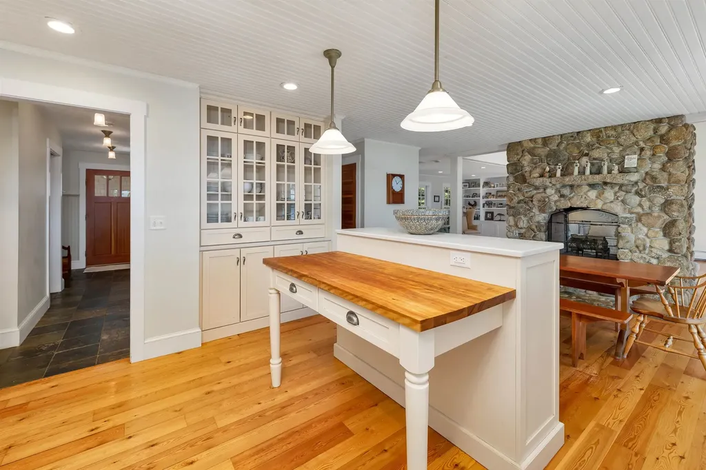 140 Holden Shore Road Wolfeboro NH 03894