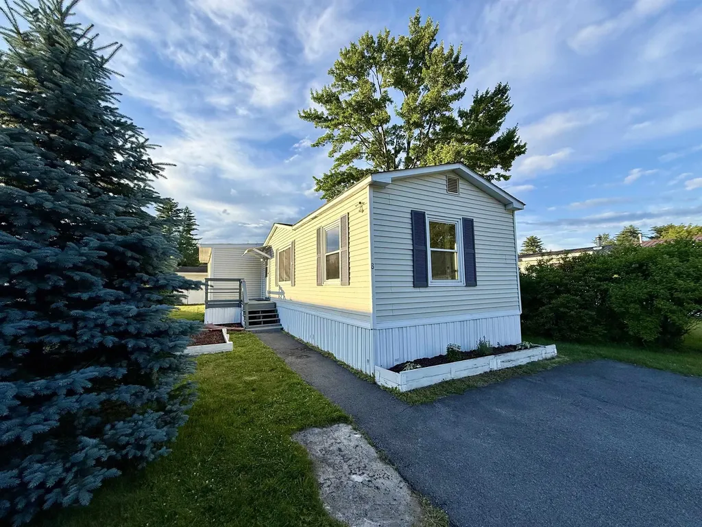 8 South Emperor Drive Concord NH 03303