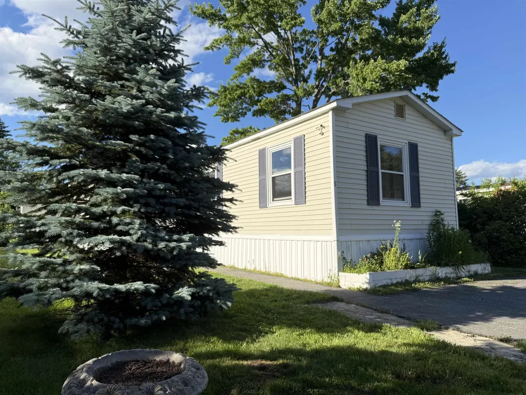 8 South Emperor Drive Concord NH 03303