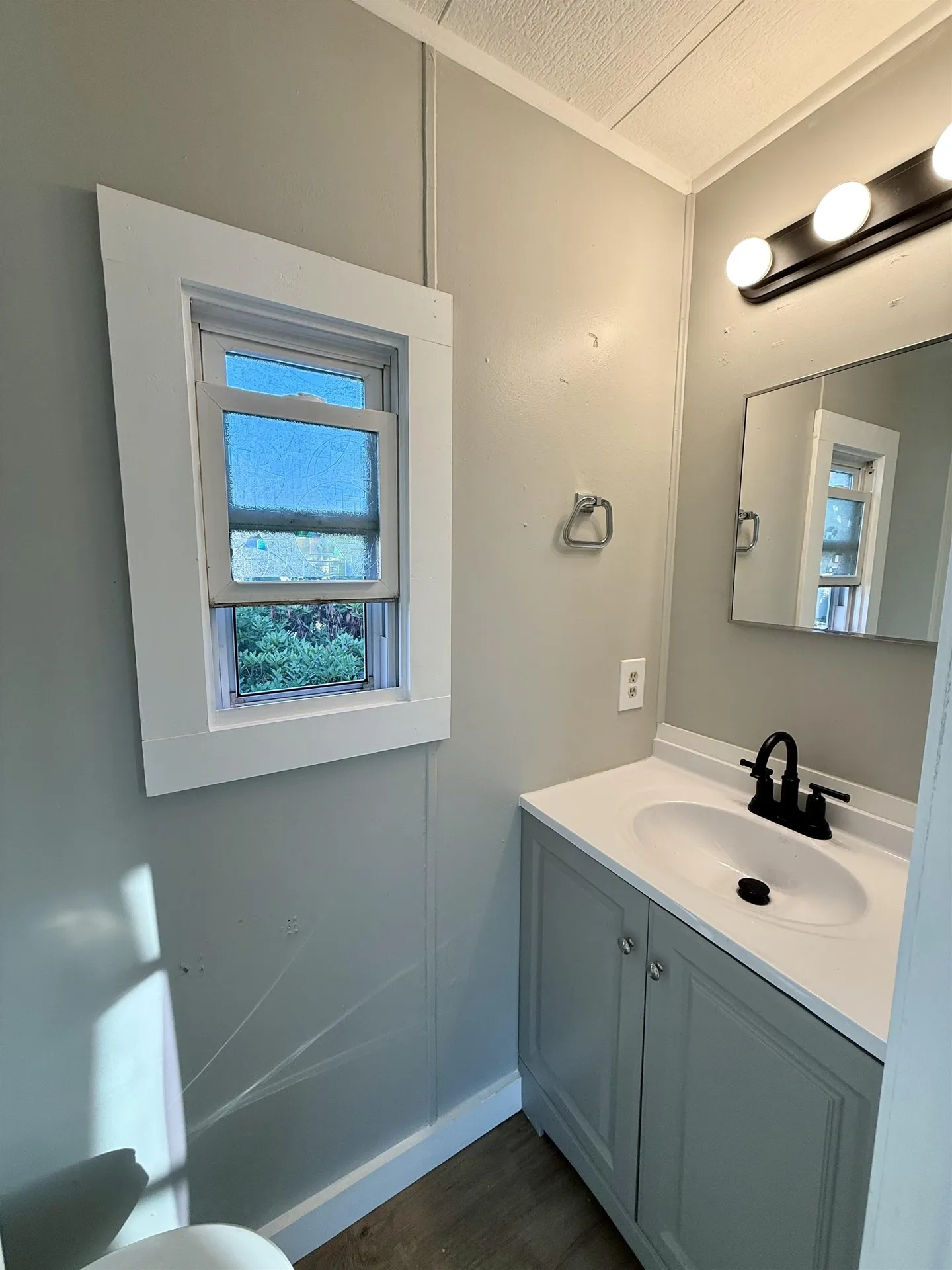 8 South Emperor Drive Concord NH 03303