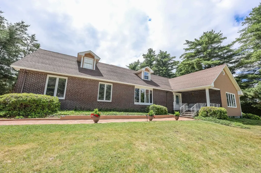 3 Mockingbird Lane Hudson NH 03051