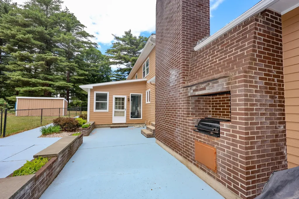 3 Mockingbird Lane Hudson NH 03051