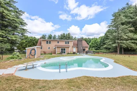 3 Mockingbird Lane Hudson NH 03051