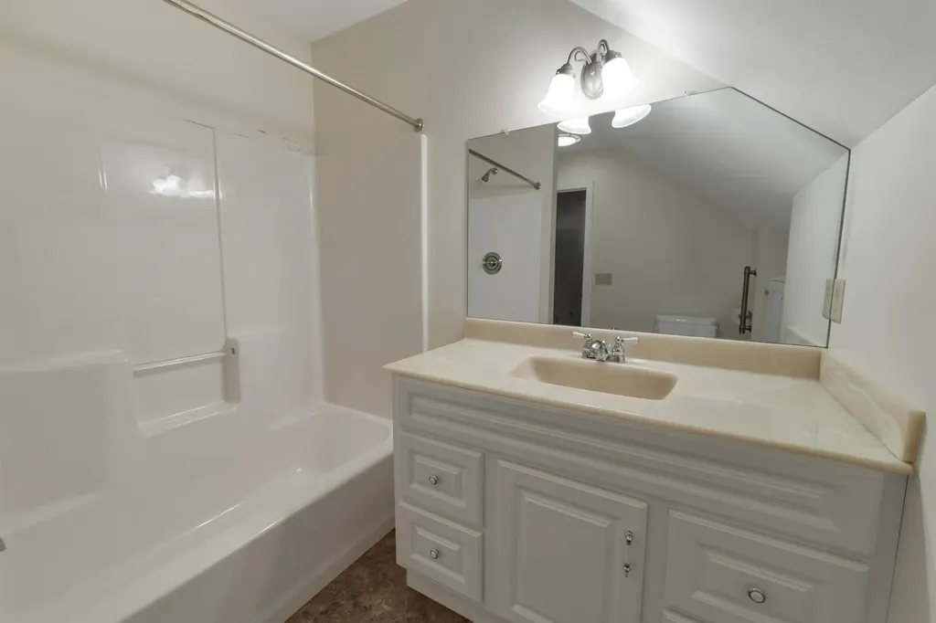 10 Shaws Lane Dover NH 03820