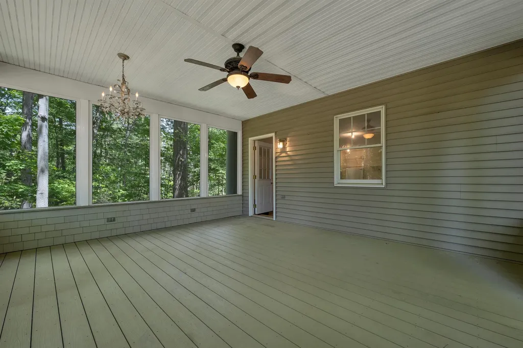 10 Shaws Lane Dover NH 03820