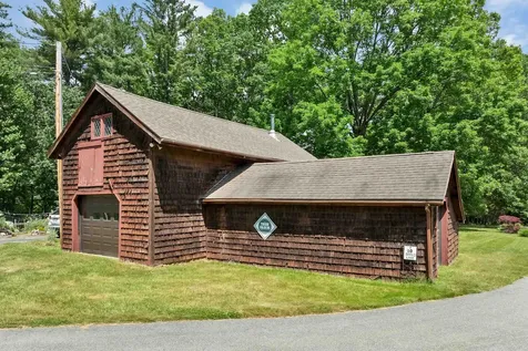 10 Shaws Lane Dover NH 03820