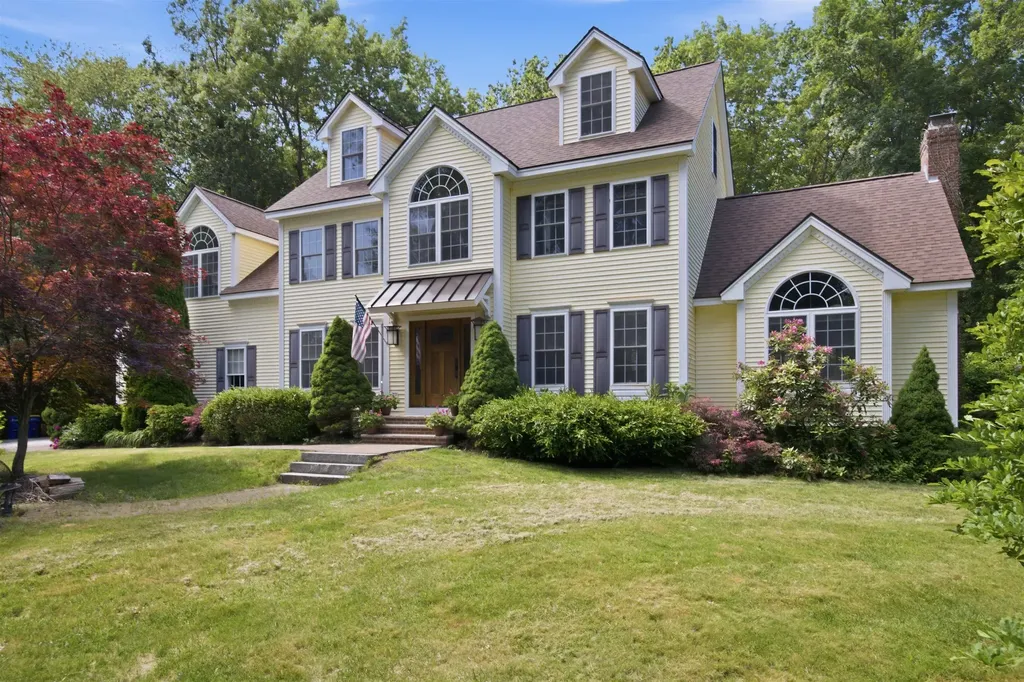 8 Evergreen Drive Plaistow NH 03865