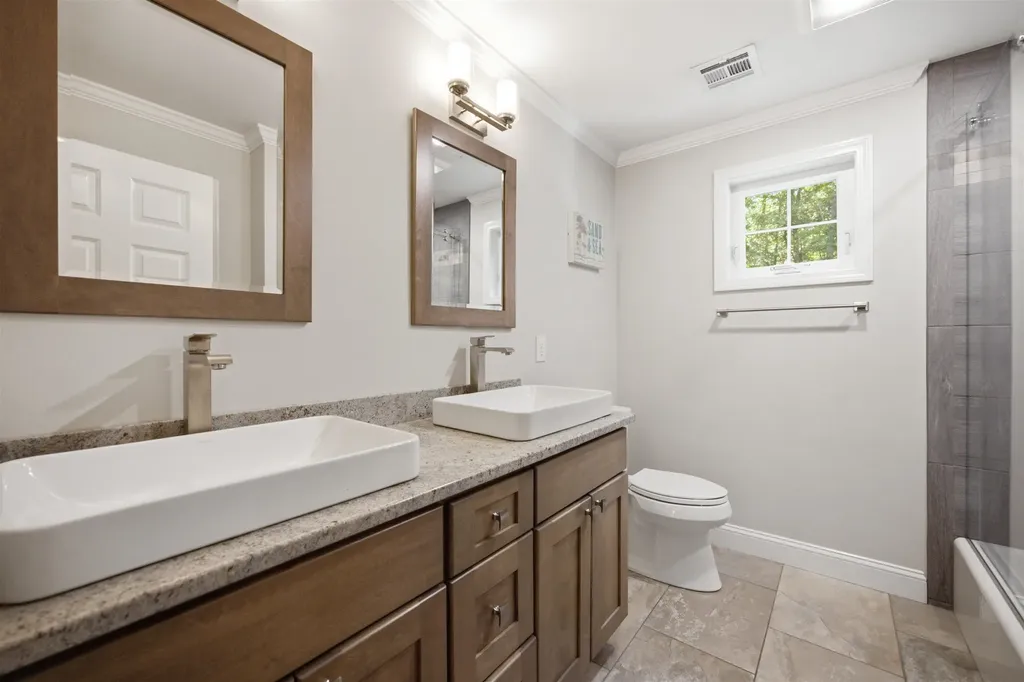 8 Evergreen Drive Plaistow NH 03865