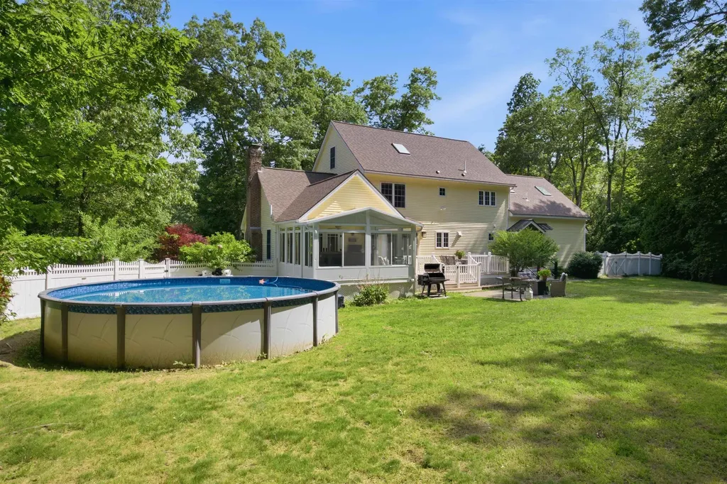 8 Evergreen Drive Plaistow NH 03865