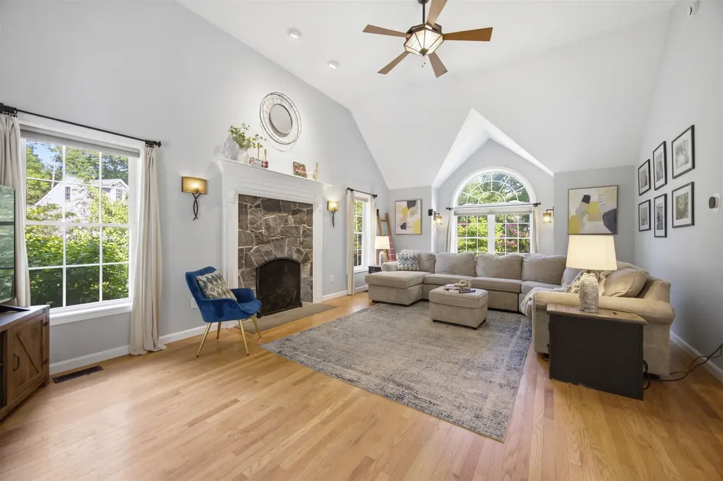 8 Evergreen Drive Plaistow NH 03865