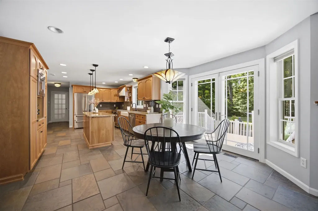 8 Evergreen Drive Plaistow NH 03865