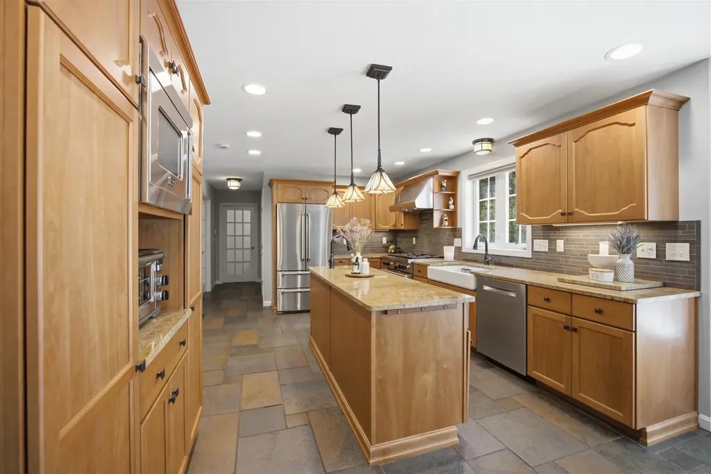 8 Evergreen Drive Plaistow NH 03865