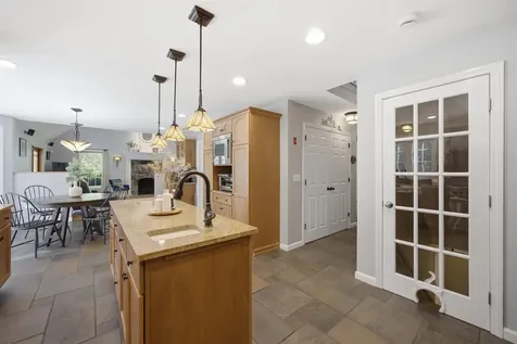 8 Evergreen Drive Plaistow NH 03865