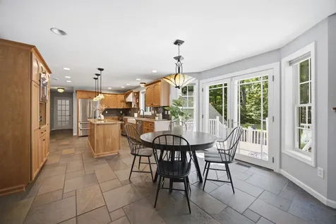 8 Evergreen Drive Plaistow NH 03865