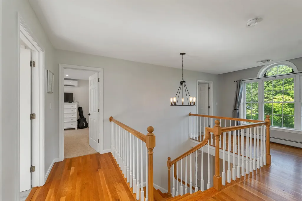 12 Longmeadow Road Windham NH 03087