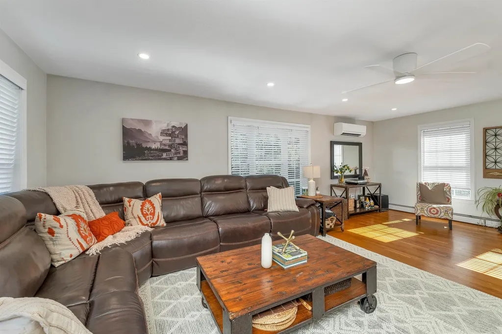 12 Longmeadow Road Windham NH 03087