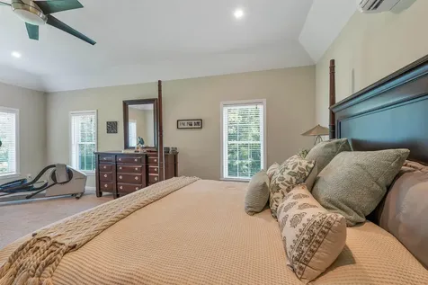 12 Longmeadow Road Windham NH 03087