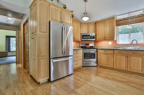 3 Friar Tuck Court Merrimack NH 03054