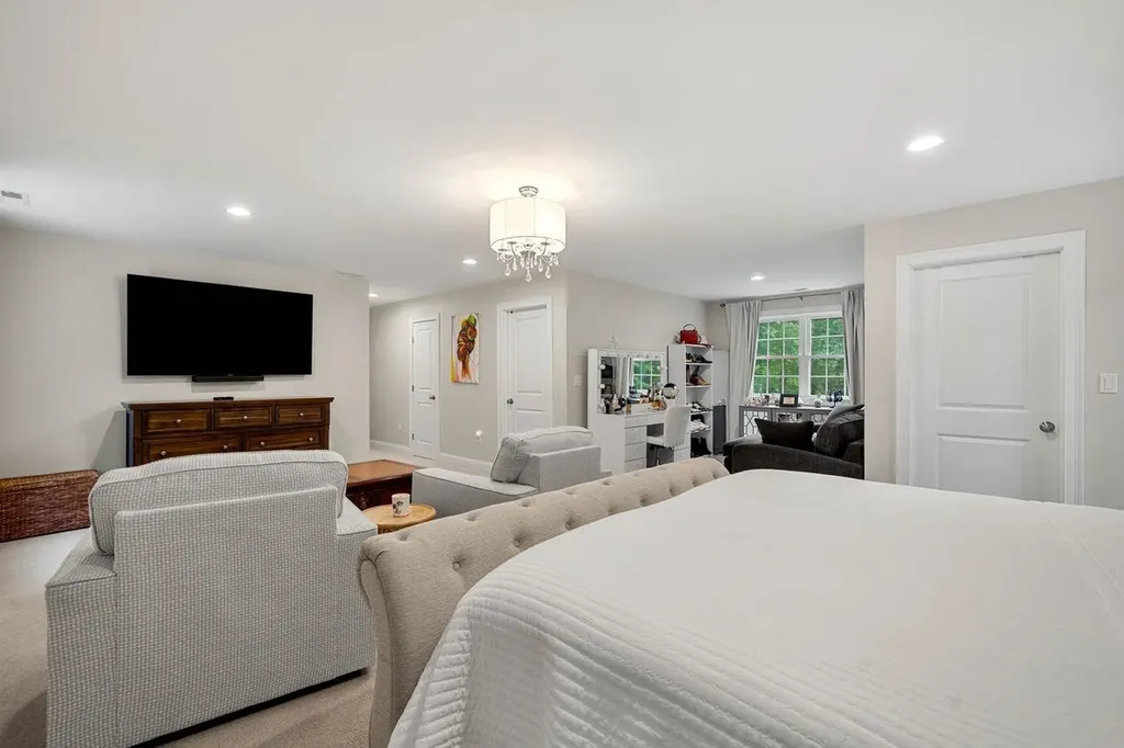 30 Pierce Lane Hollis NH 03049