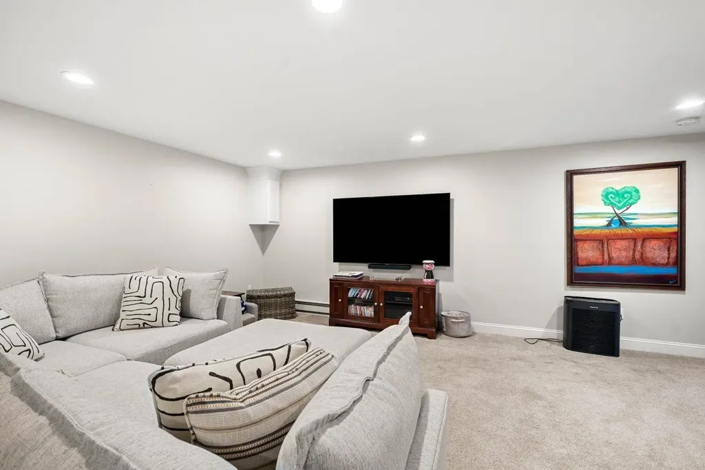 30 Pierce Lane Hollis NH 03049