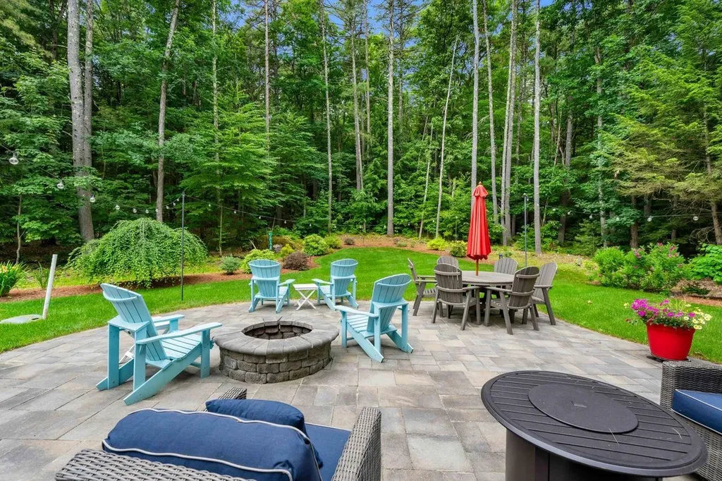 30 Pierce Lane Hollis NH 03049