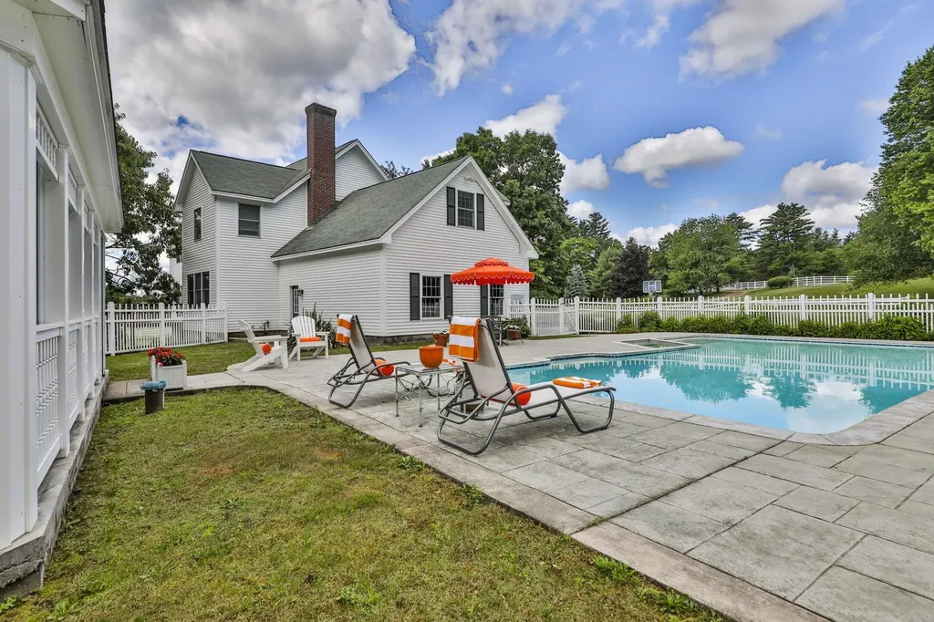 66A Merrimack Road Amherst NH 03031