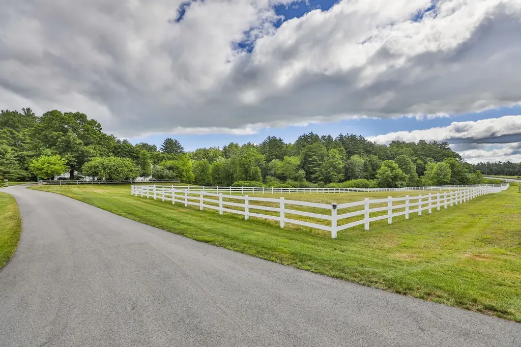 66A Merrimack Road Amherst NH 03031