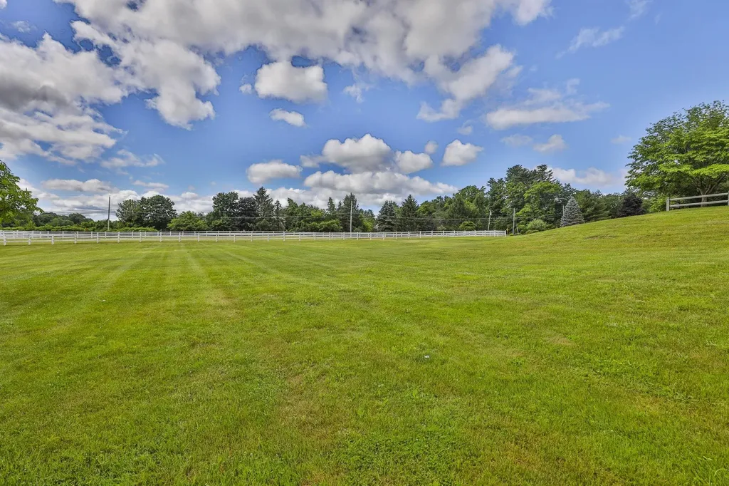 66A Merrimack Road Amherst NH 03031