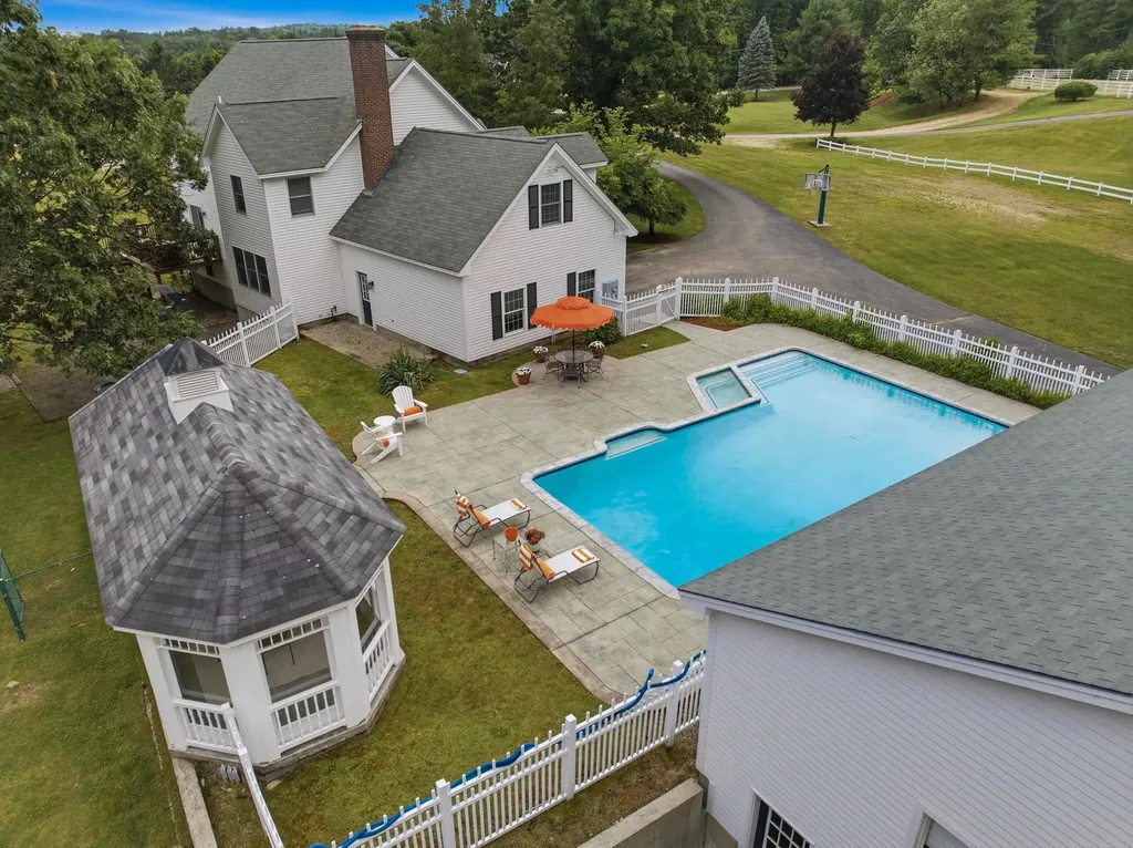 66A Merrimack Road Amherst NH 03031
