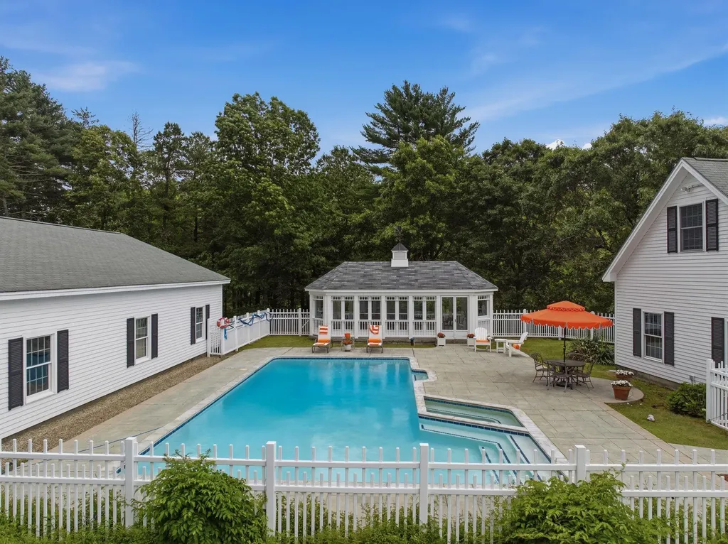 66A Merrimack Road Amherst NH 03031
