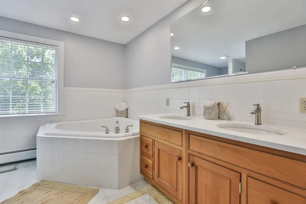 66A Merrimack Road Amherst NH 03031