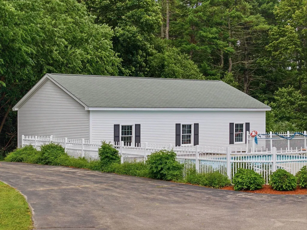 66A Merrimack Road Amherst NH 03031
