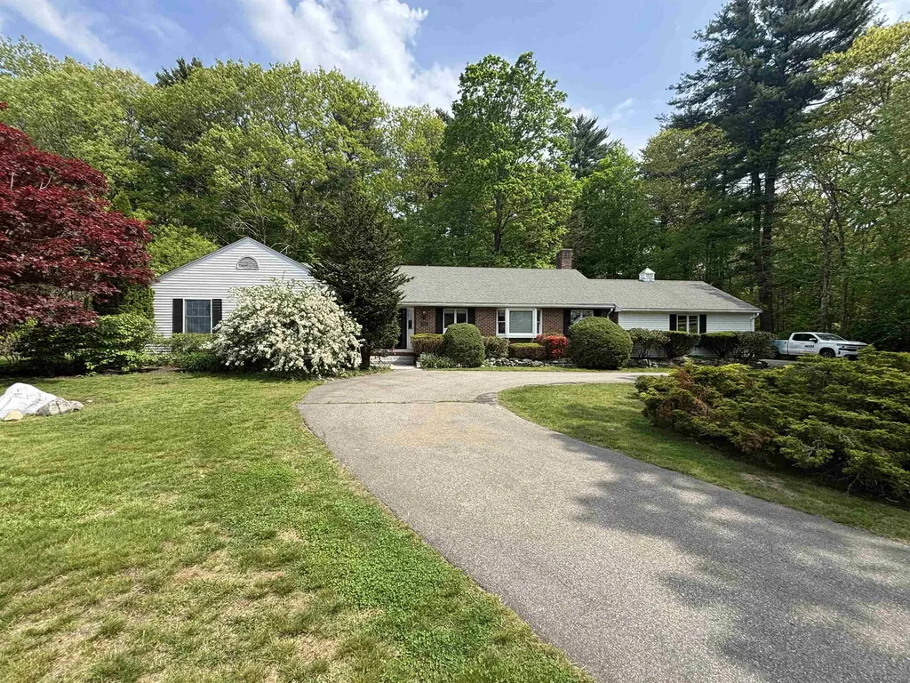 439 Exeter Road Hampton NH 03842-1004