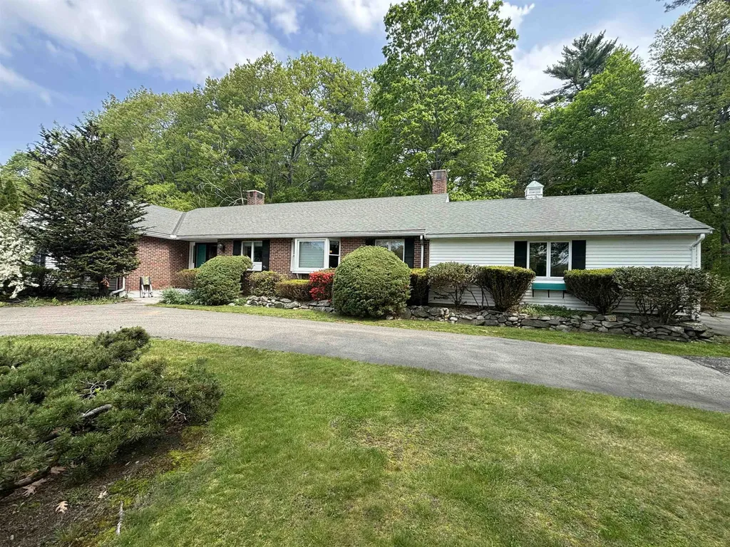 439 Exeter Road Hampton NH 03842-1004