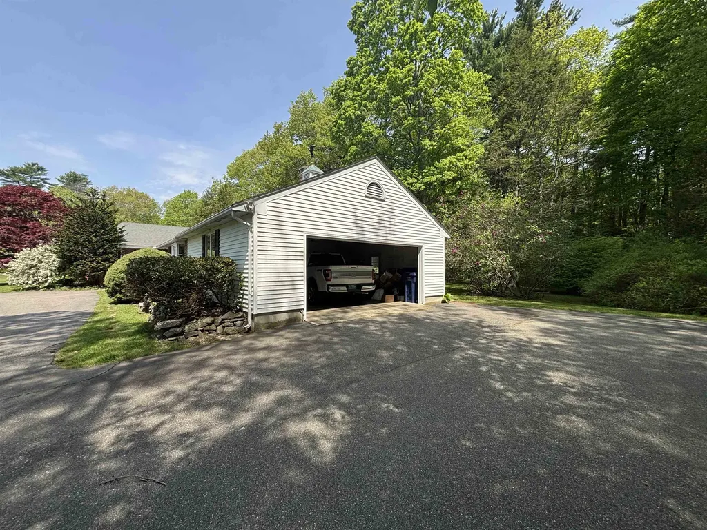 439 Exeter Road Hampton NH 03842-1004