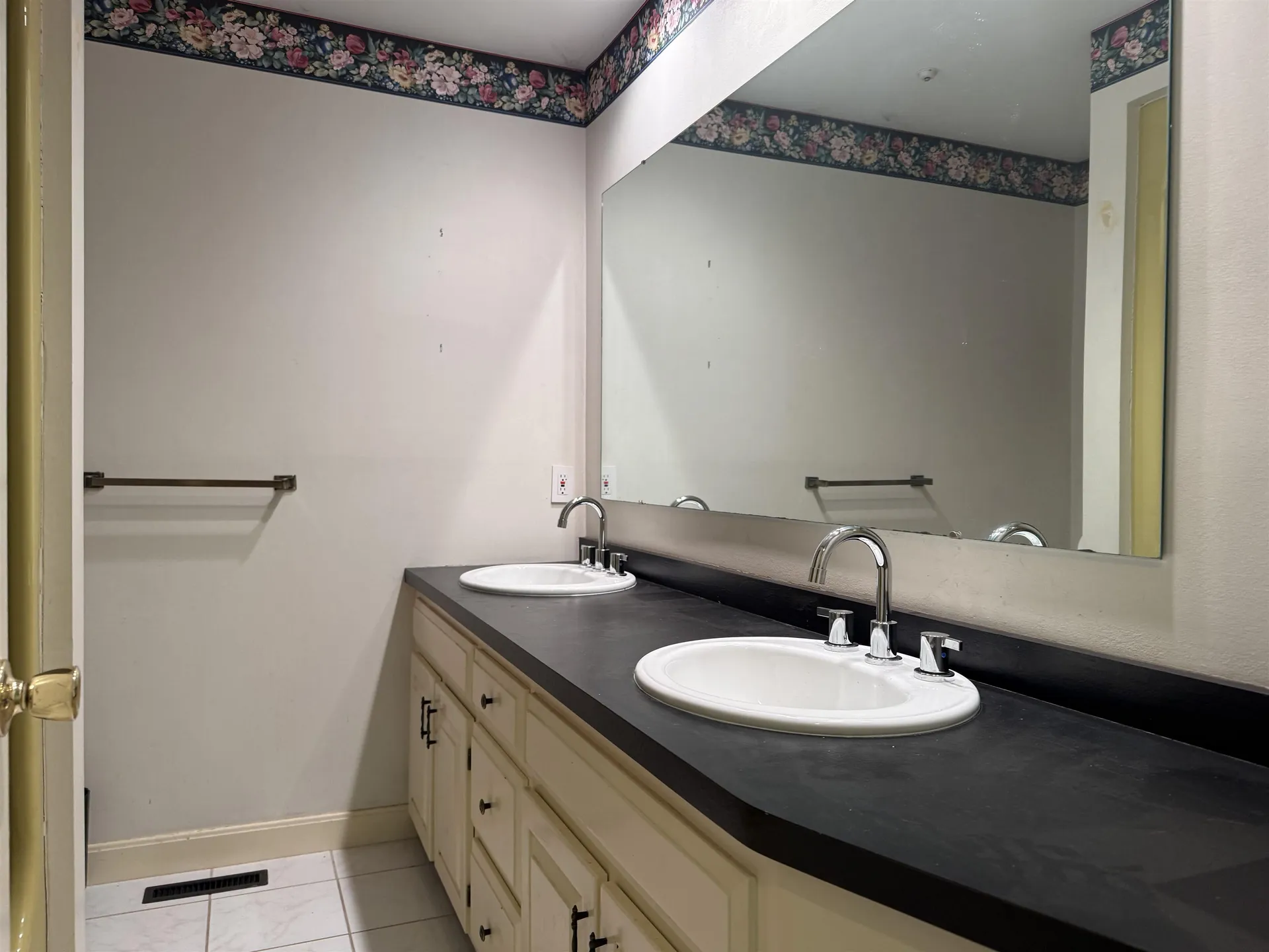 439 Exeter Road Hampton NH 03842-1004